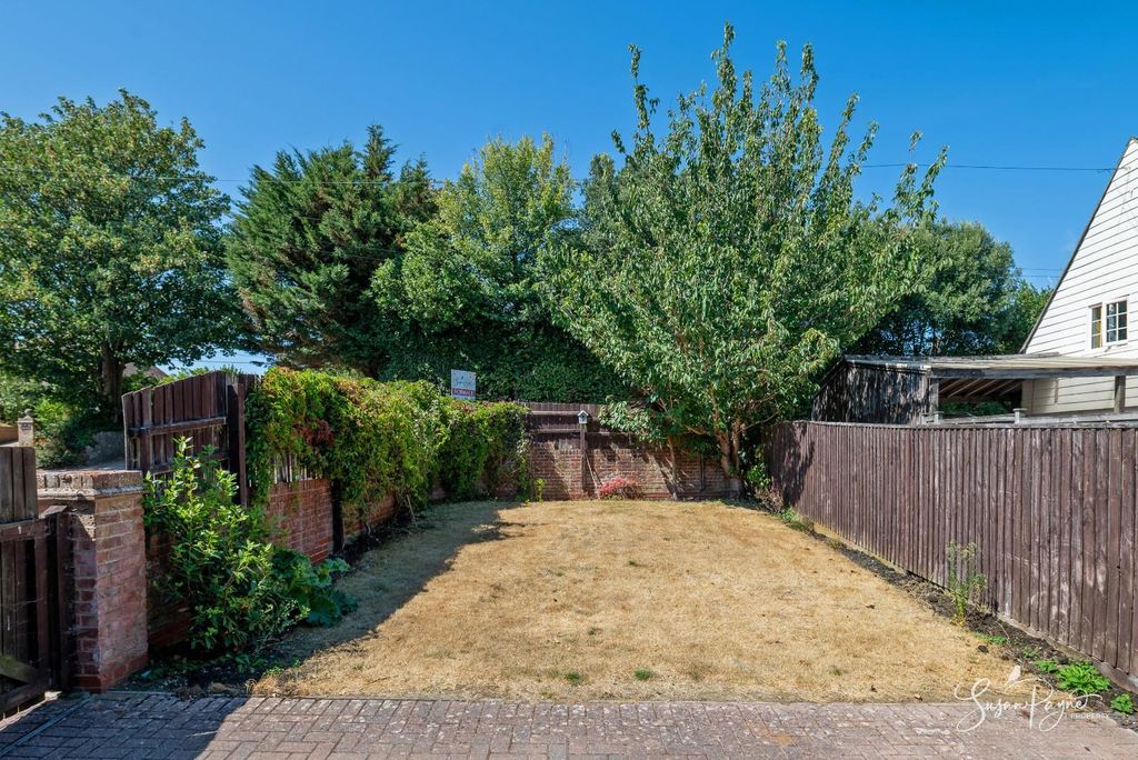 Property photo 2 of 21 Garden