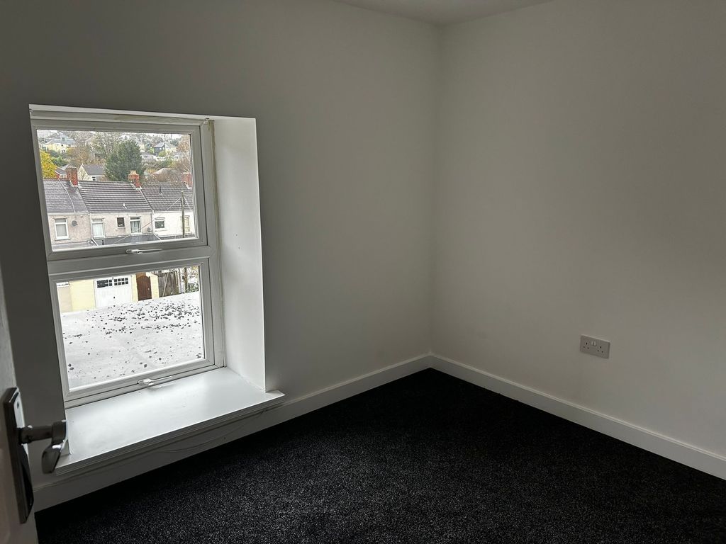 Additional image 6 of 2 bed flat to rentNew Road, Skewen SA10