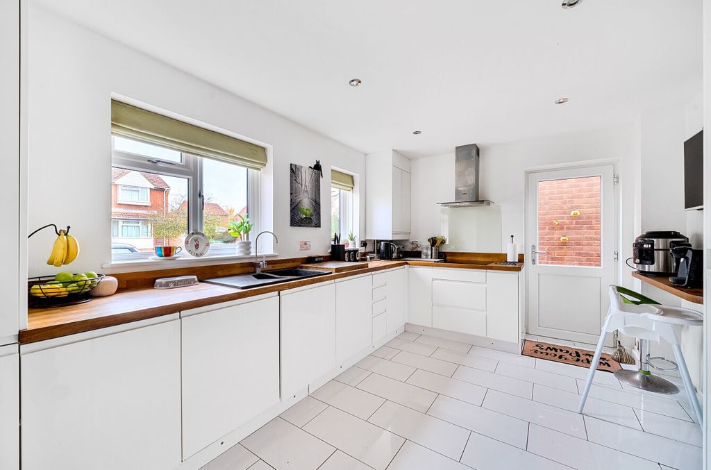 Property photo 2 of 15 Kitchen