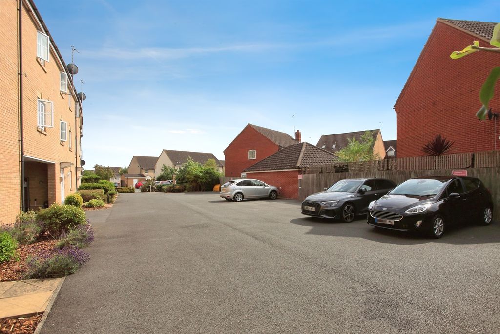 Property photo 2 of 17