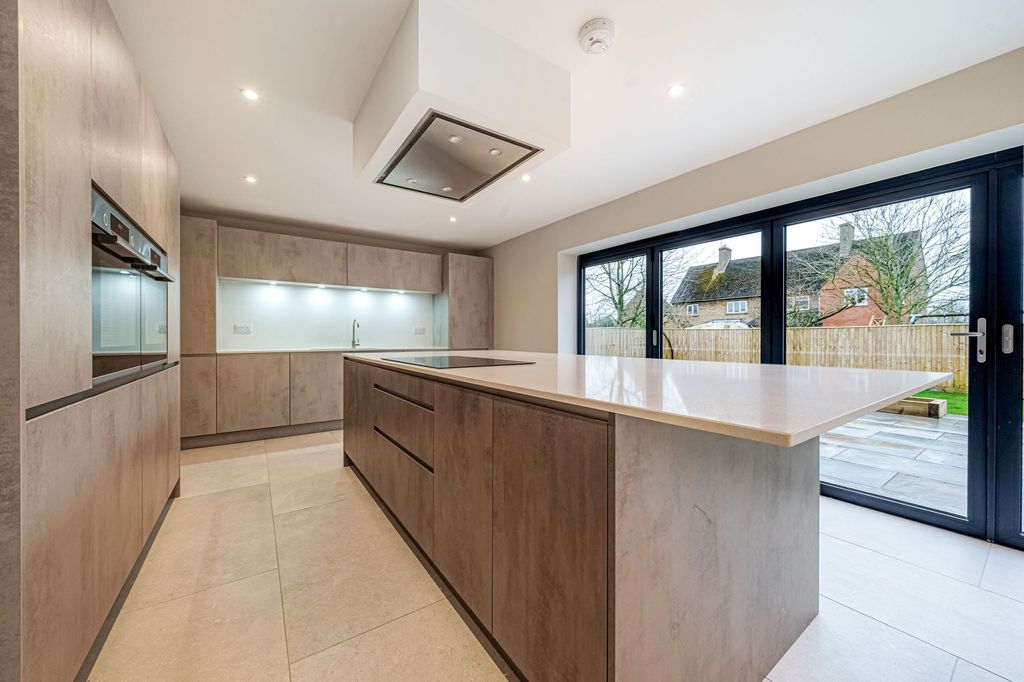 Property photo 3 of 26 Kitchen