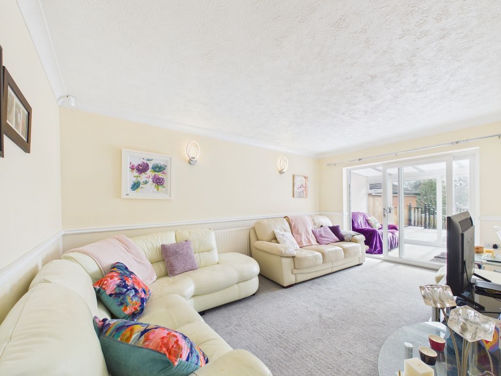 Property photo 3 of 19 Cam04789G0-Pr0043-Still001