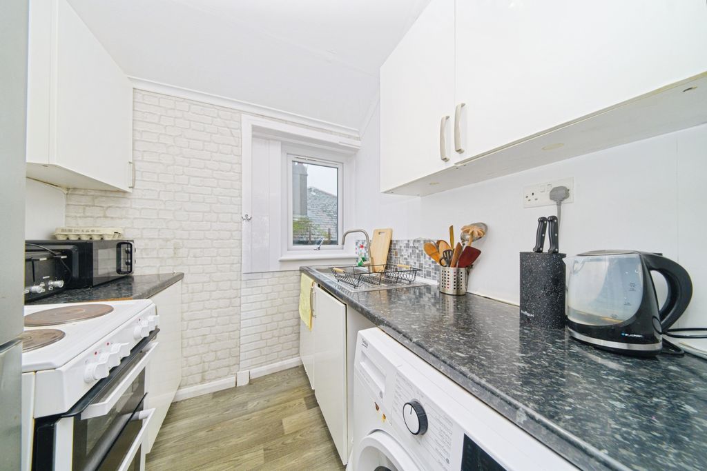 Property photo 2 of 9 Kitchen