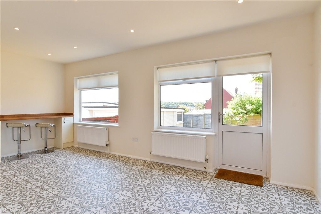 Property photo 3 of 16 Dining Area