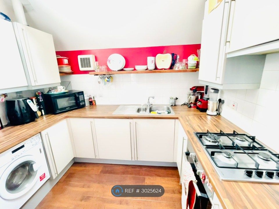 Property photo 3 of 8 Kitchen