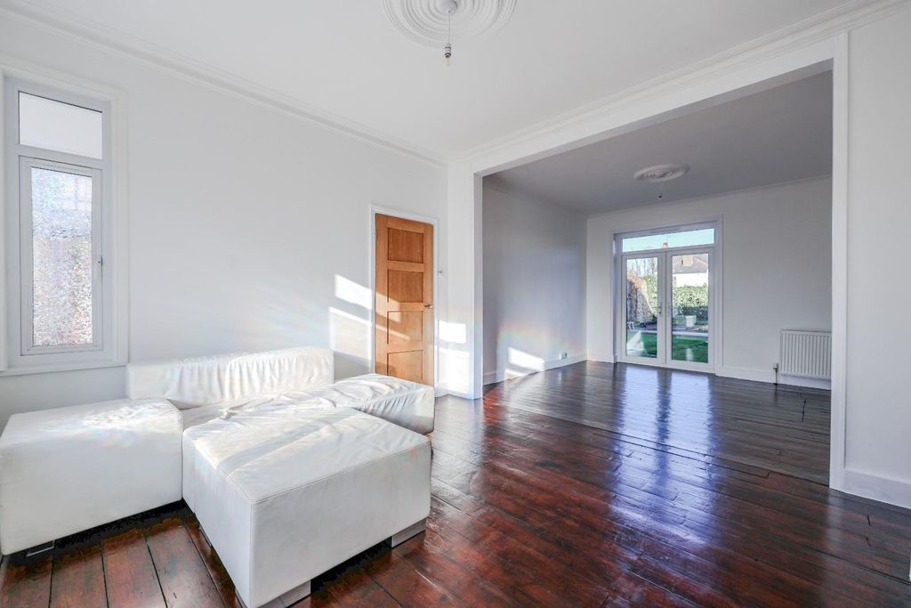 Property photo 2 of 24