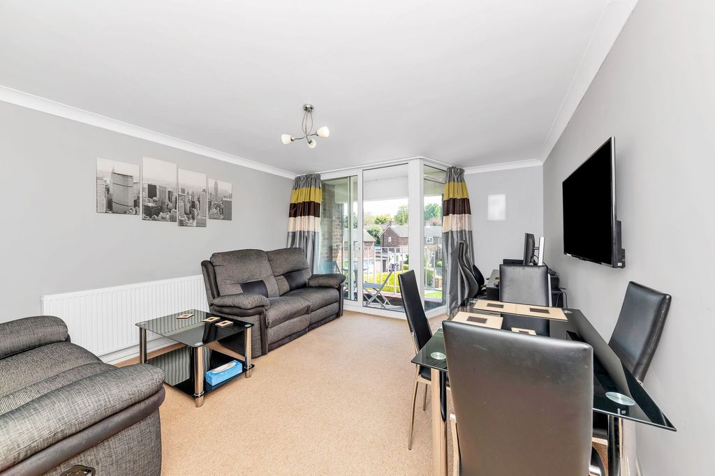 Property photo 3 of 12