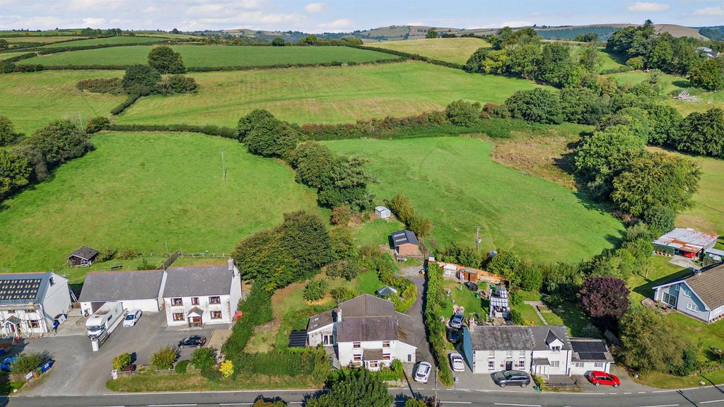 Property photo 2 of 21 8661798-Exterior16-800.Jpg