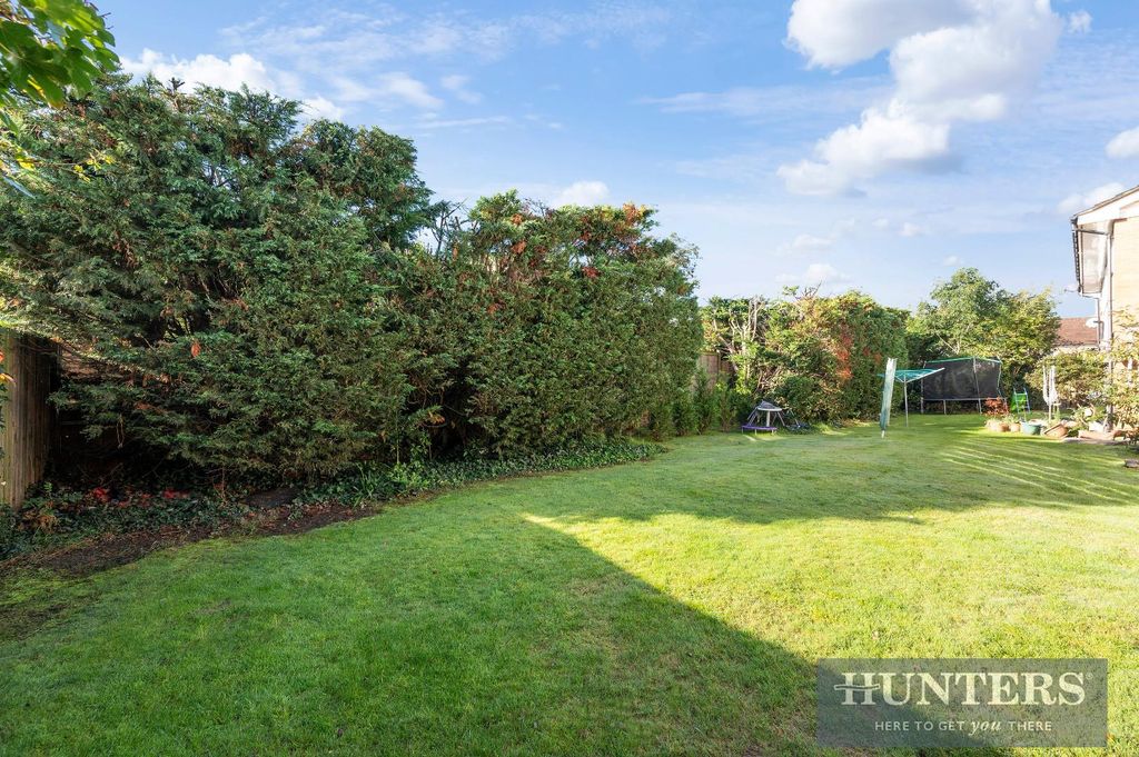 Property photo 2 of 14 Bisley Close (1).Jpg