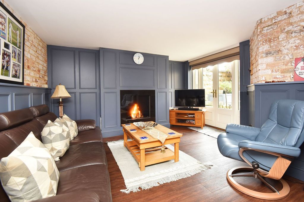 Property photo 3 of 17