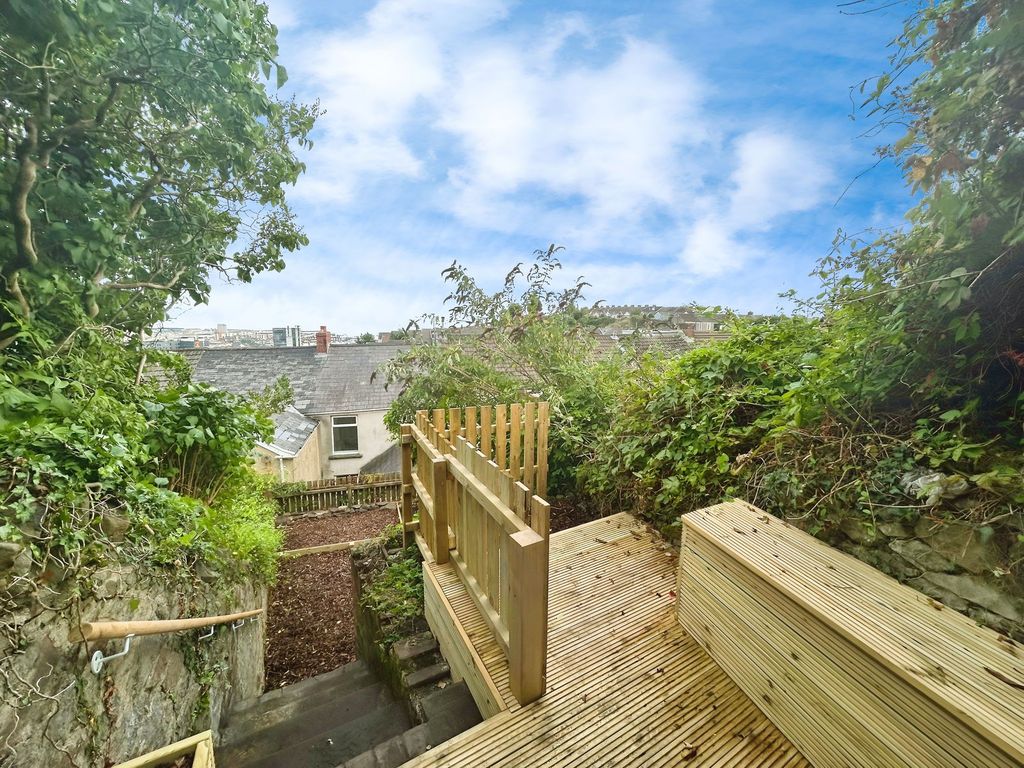 Property photo 2 of 31