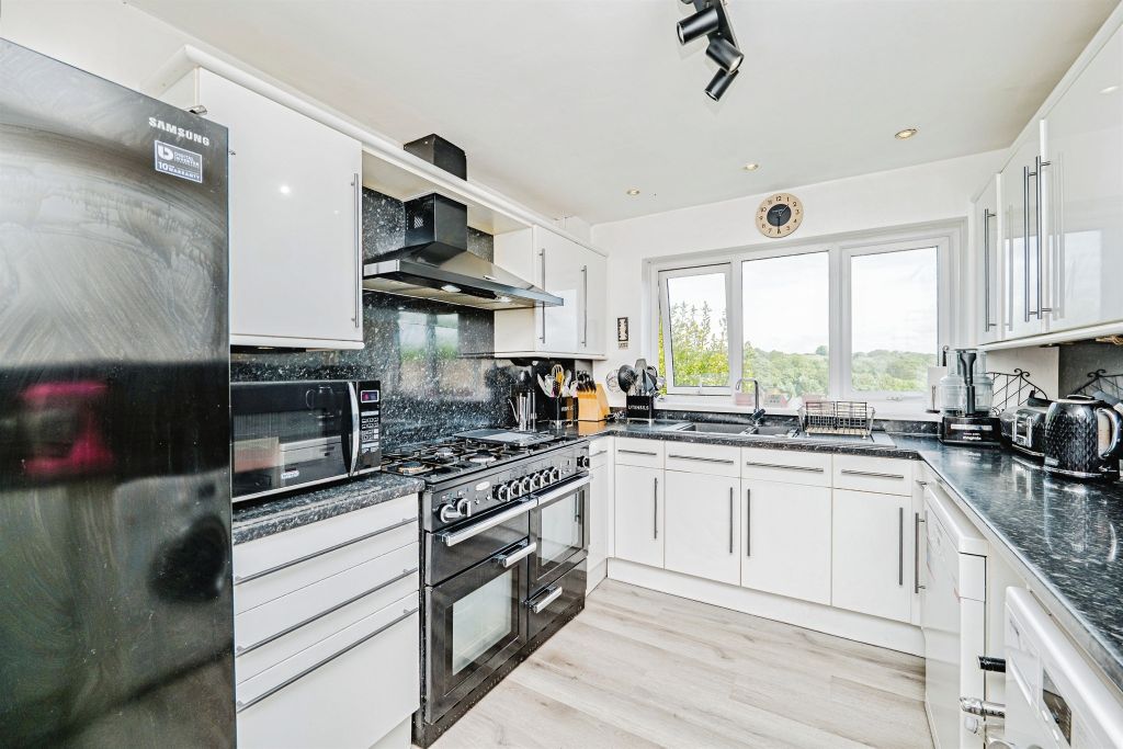Property photo 3 of 33