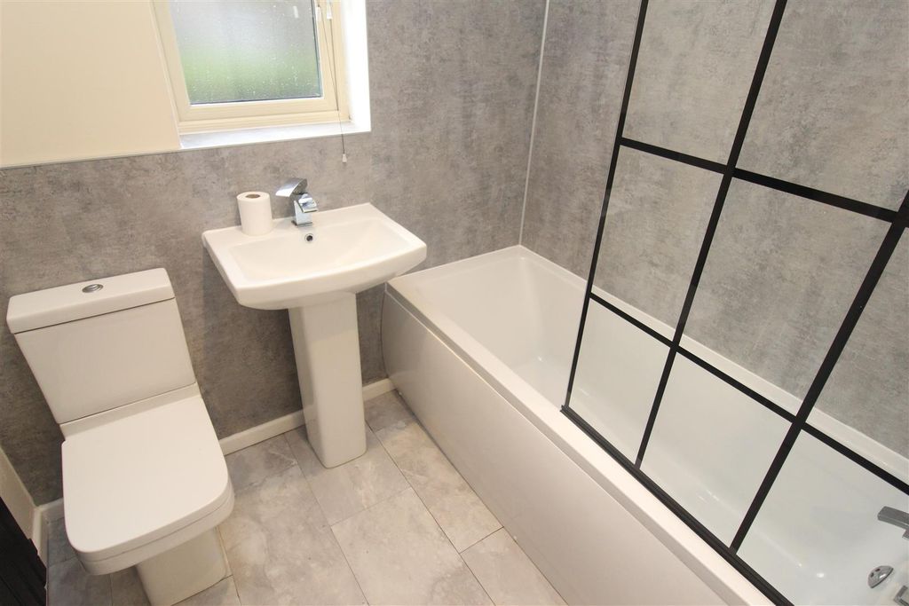 Property photo 3 of 13 Family Bathroom