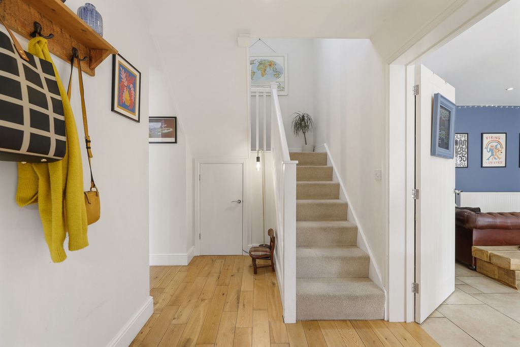 Property photo 3 of 27