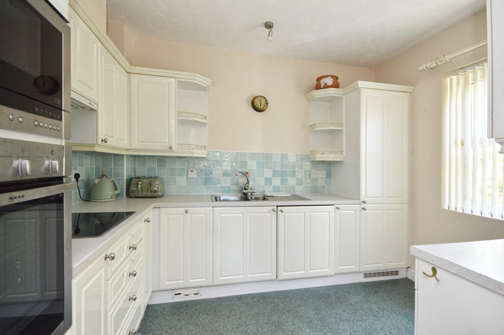 Property photo 3 of 13 Kitchen