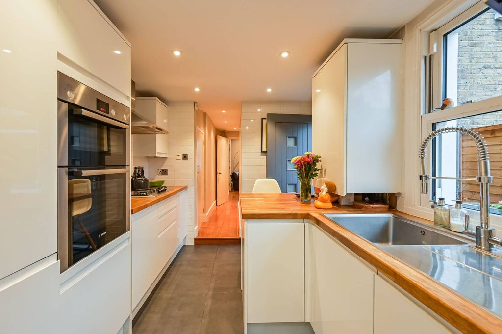 Property photo 3 of 12