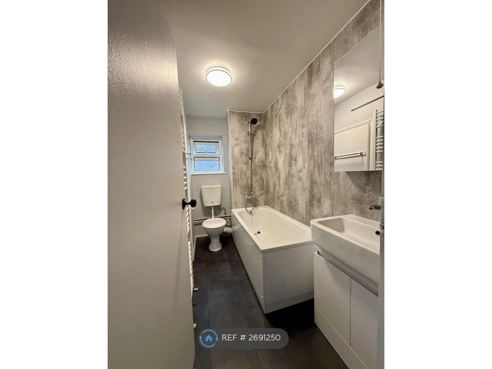 Property photo 3 of 20 Bathroom