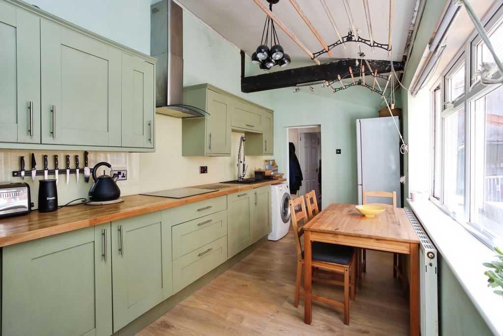 Property photo 2 of 11 Pbox-Img.Jpg