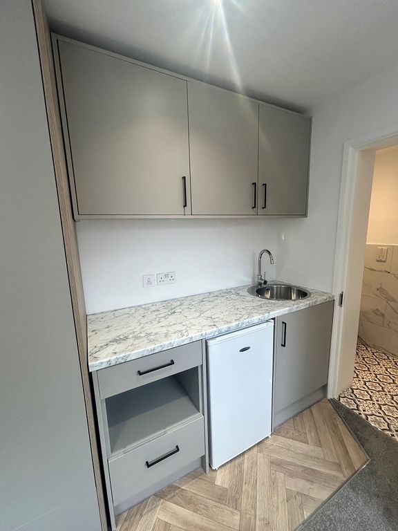 Property photo 3 of 8 2694-Pra12746-3-Raw