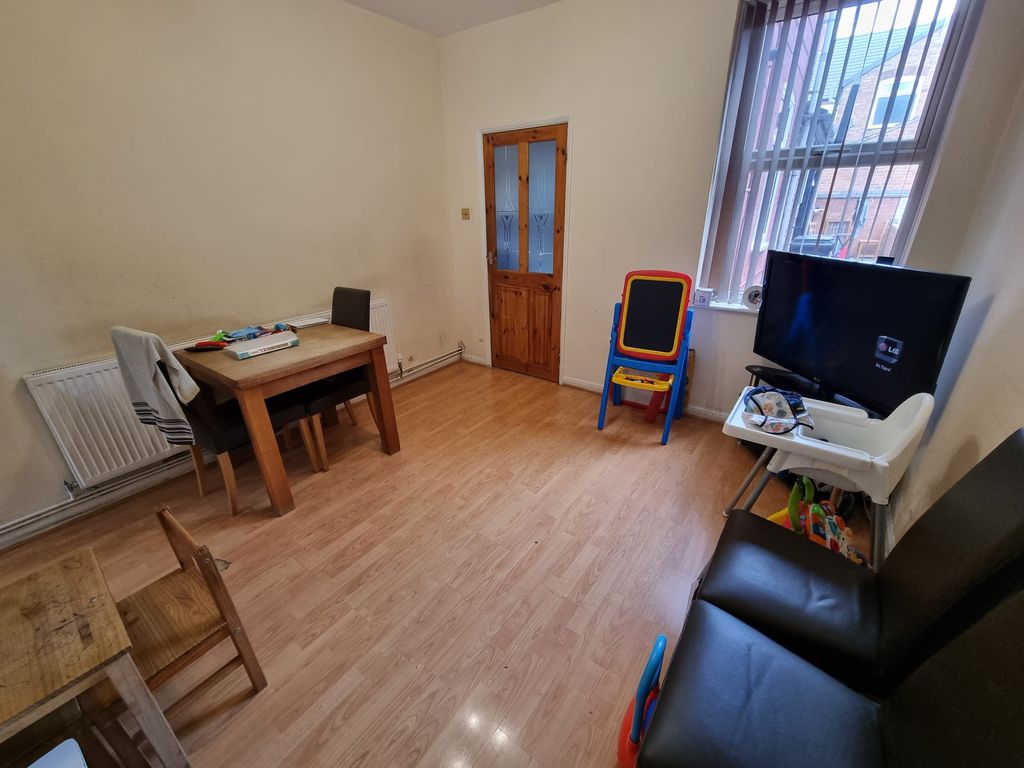 Property photo 3 of 11 Dining Room