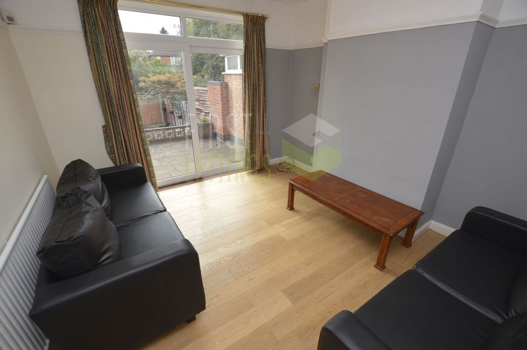 Property photo 2 of 11 Lounge
