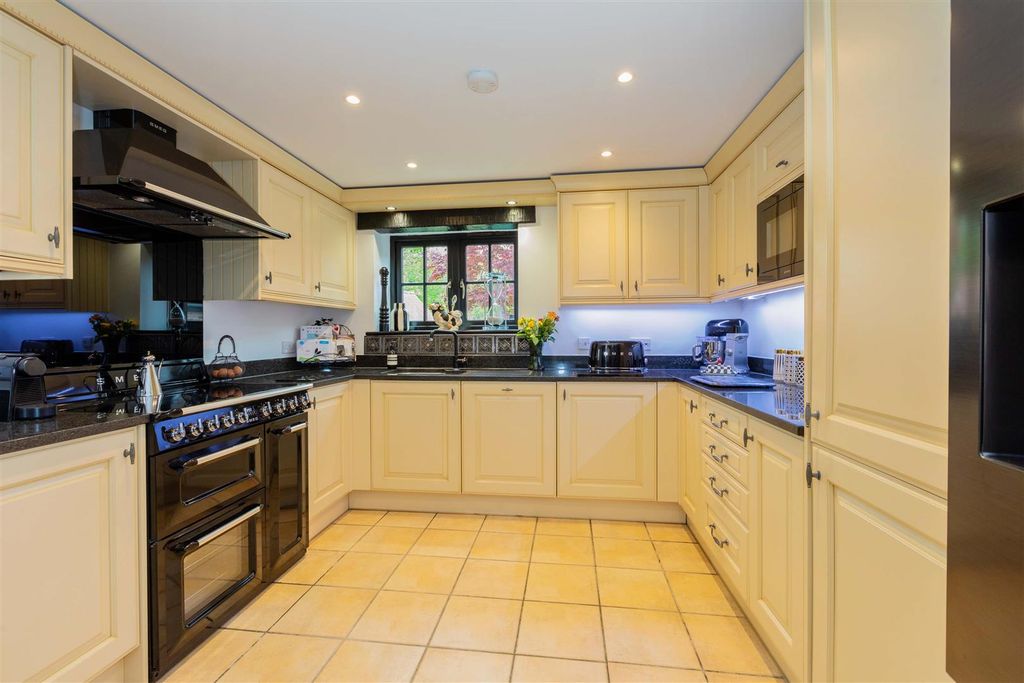 Property photo 3 of 12 Kynsna-13.Jpg