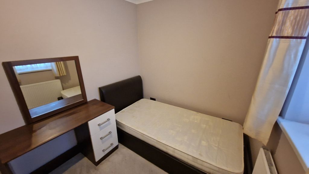 Property photo 1 of 7 Bedroom