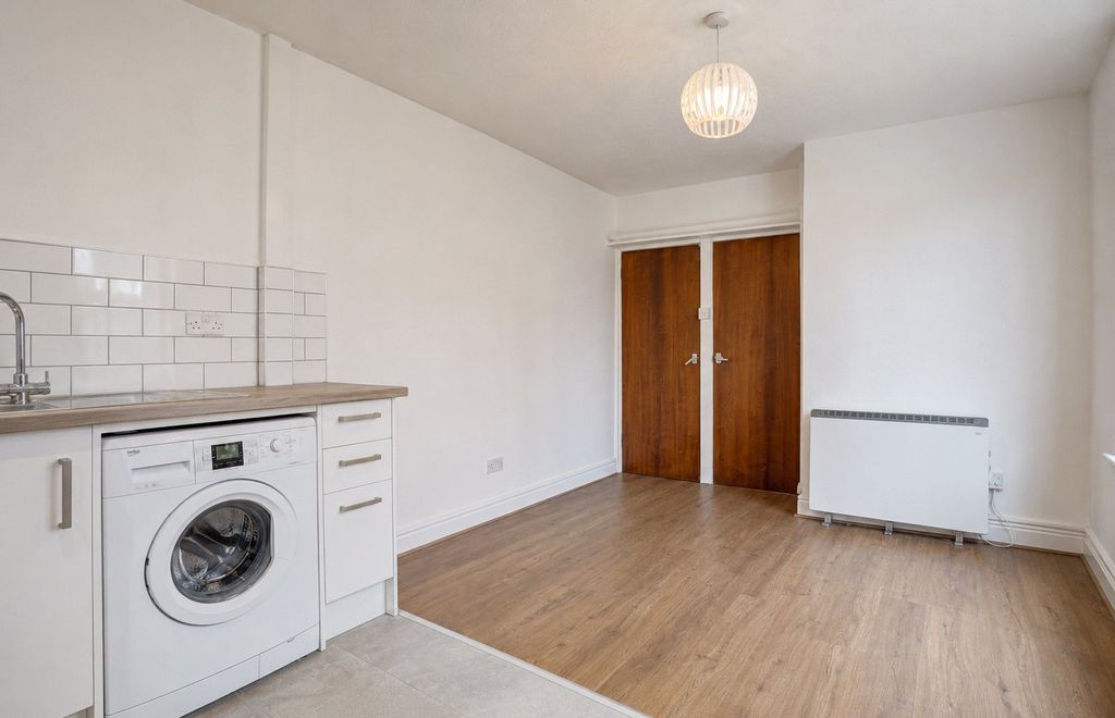 Property photo 3 of 11 Picture No. 12