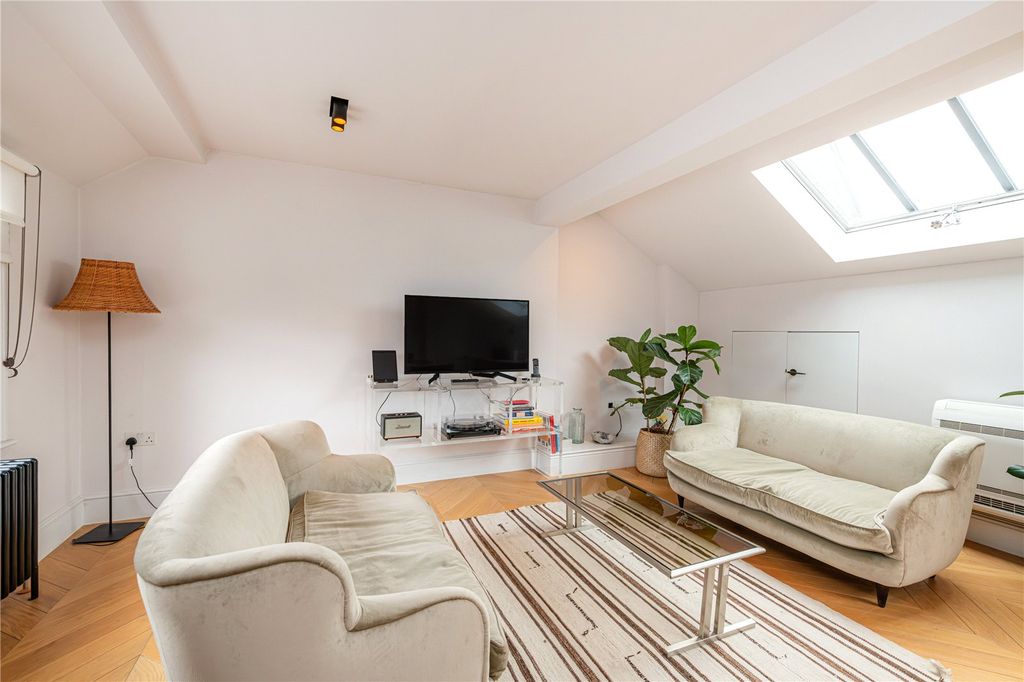 Property photo 1 of 11 Sitting Room 2
