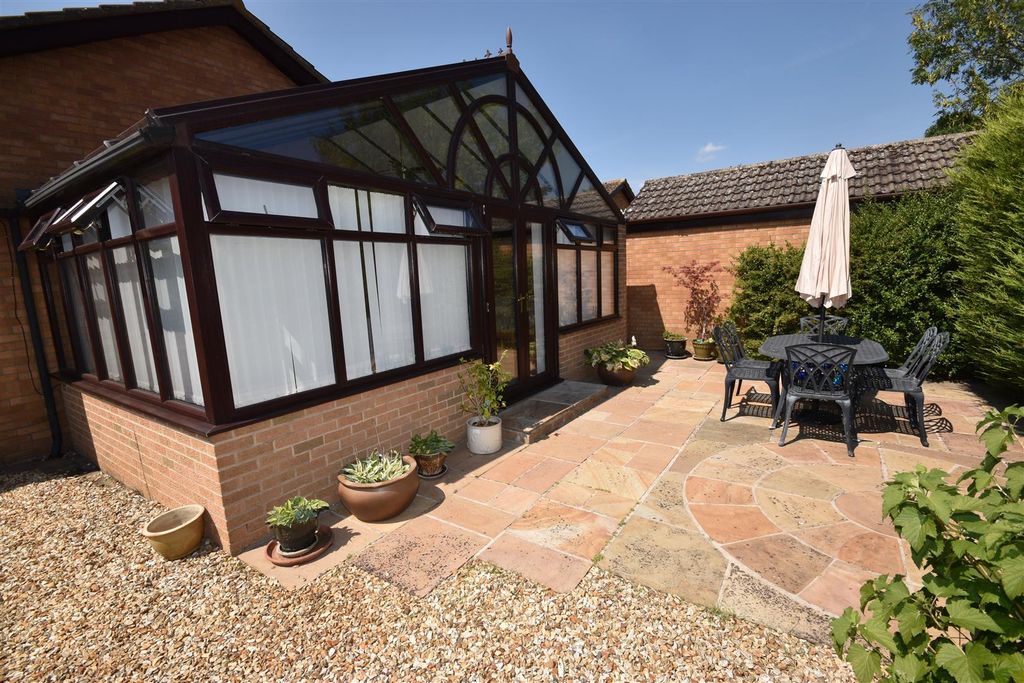 Property photo 2 of 21 Garden Room