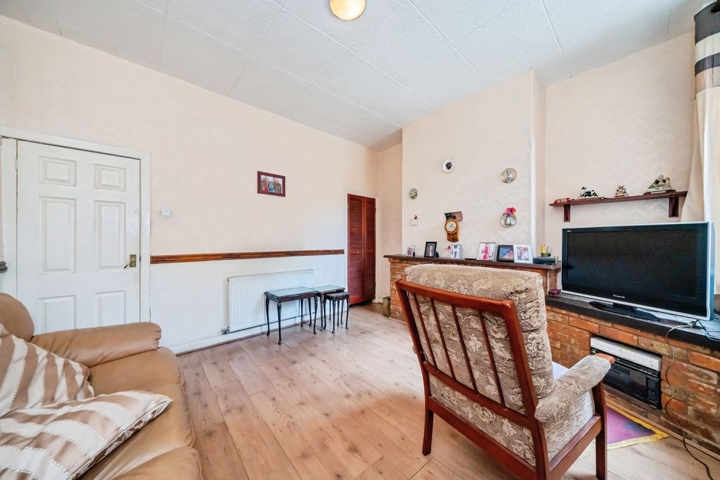 Property photo 3 of 16 Dining Room