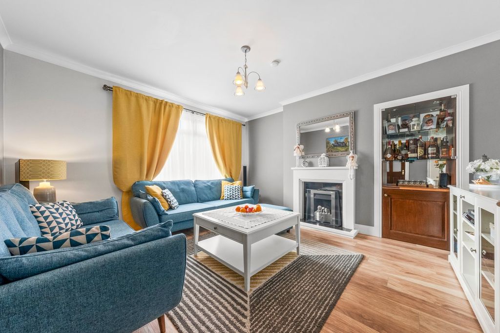 Property photo 2 of 35