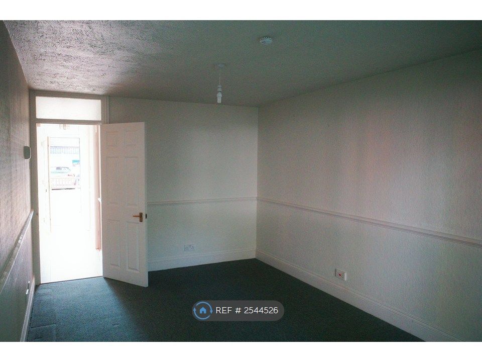 Property photo 3 of 9 Living Room