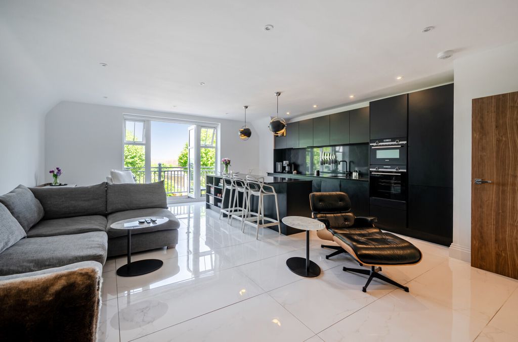 Property photo 3 of 18 1465163-8-6A1814F...