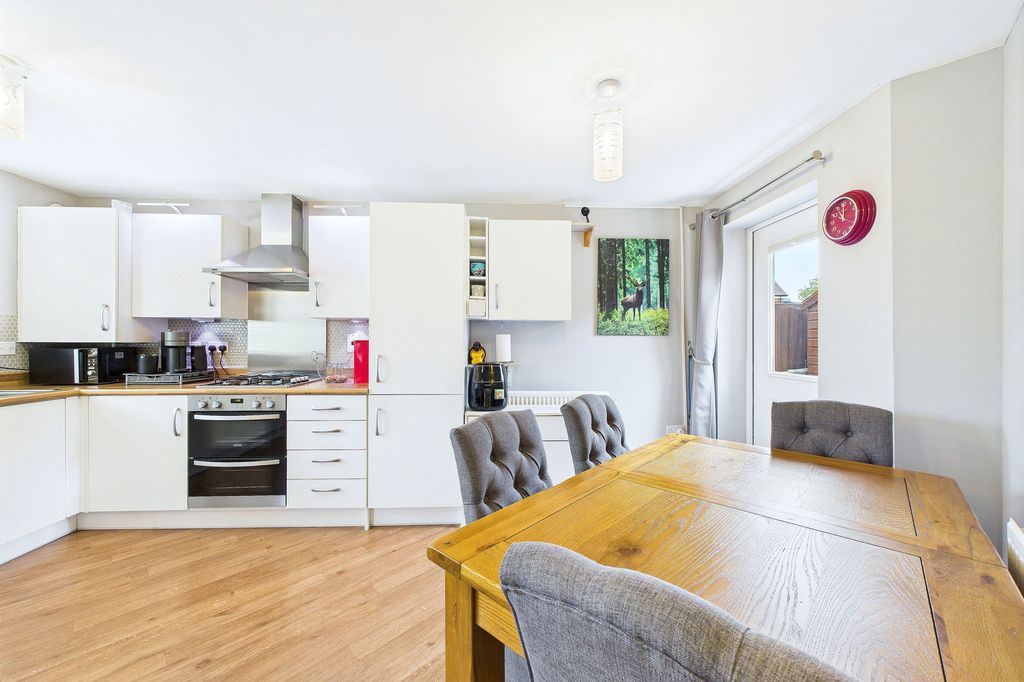 Property photo 2 of 24