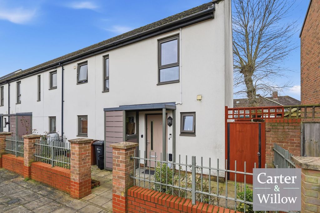 Property photo 1 of 18