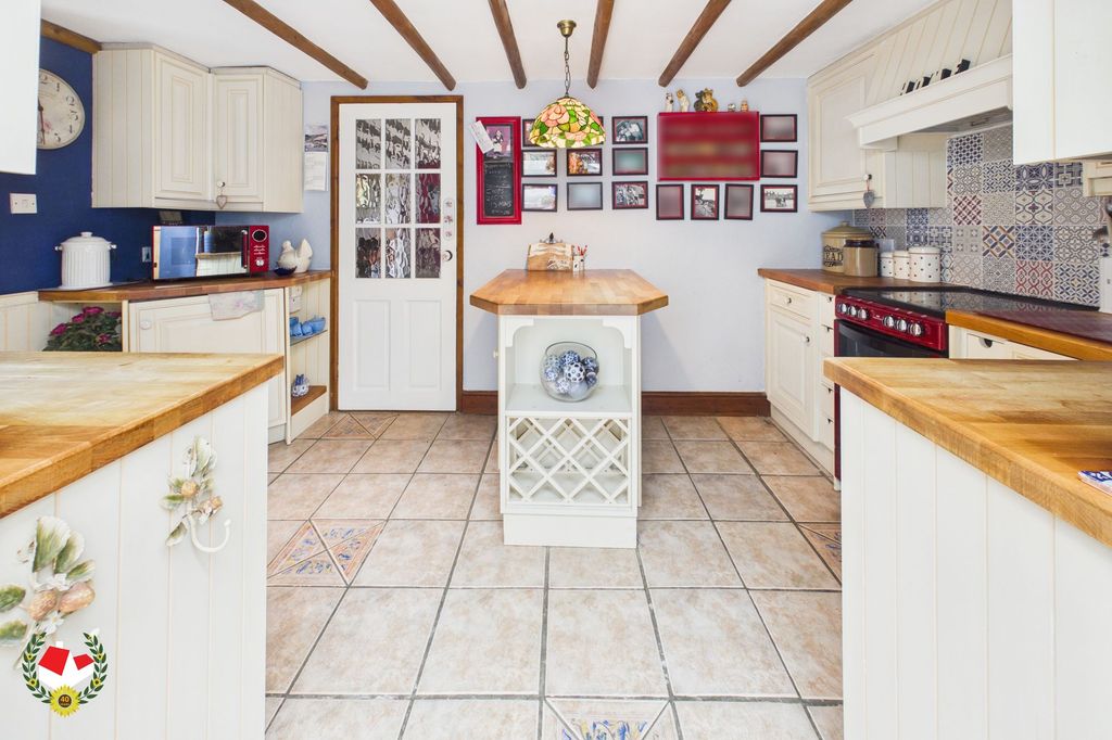 Property photo 3 of 17