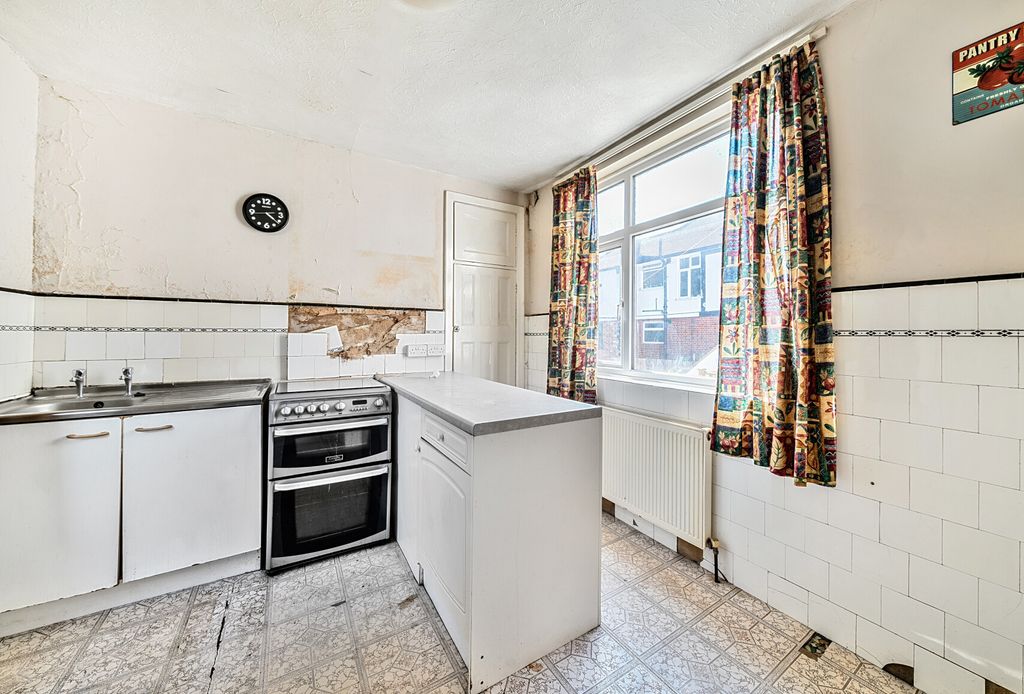 Property photo 3 of 9 1298372-17-682c42...