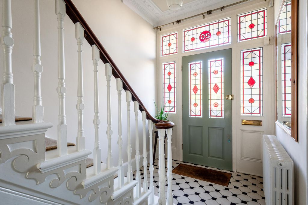 Property photo 3 of 20 Image