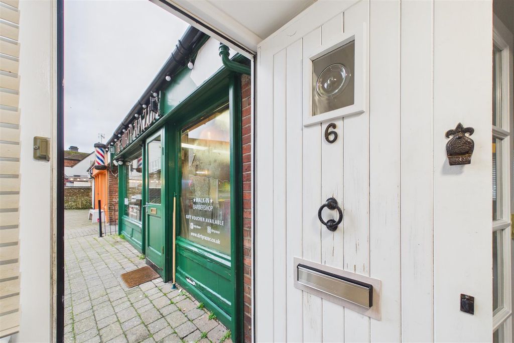 Property photo 3 of 17 Cam01894G0-Pr0270-Still006.Jpg