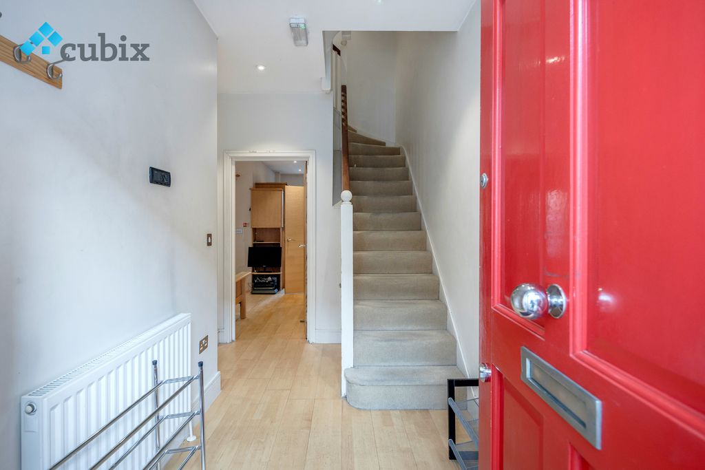Property photo 2 of 27