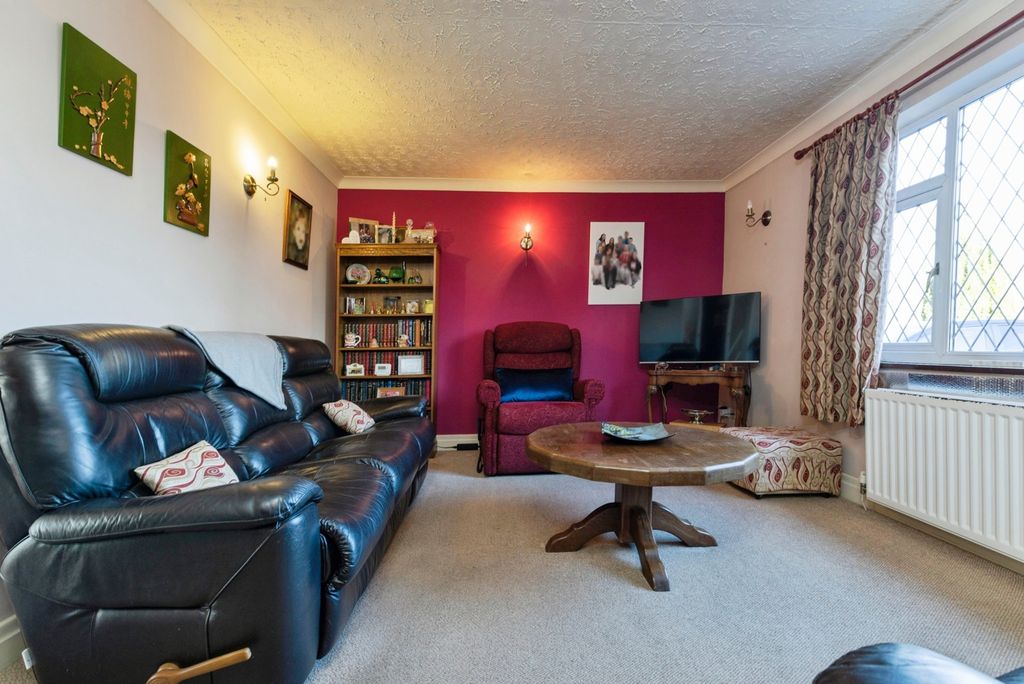 Property photo 2 of 20 Living Room