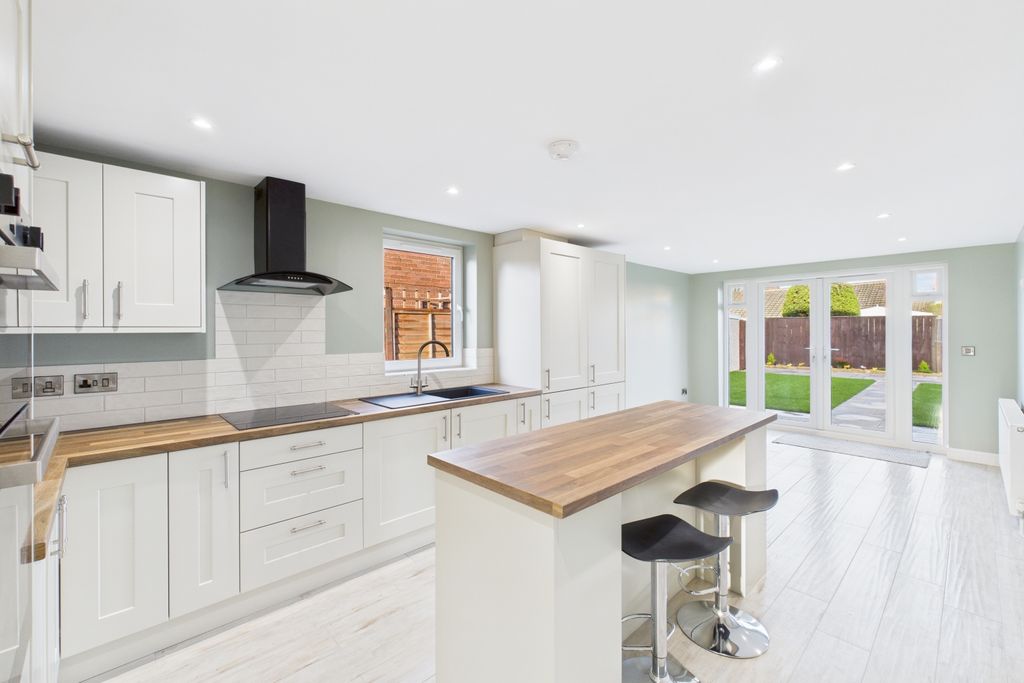 Property photo 1 of 18 Kitchen Diner