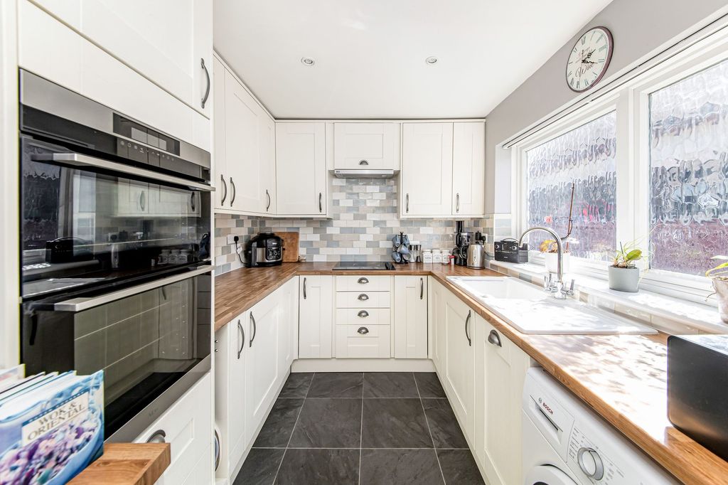 Property photo 3 of 21