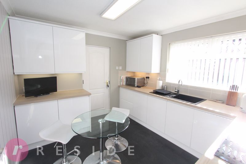 Property photo 3 of 19 Breakfast Kitchen