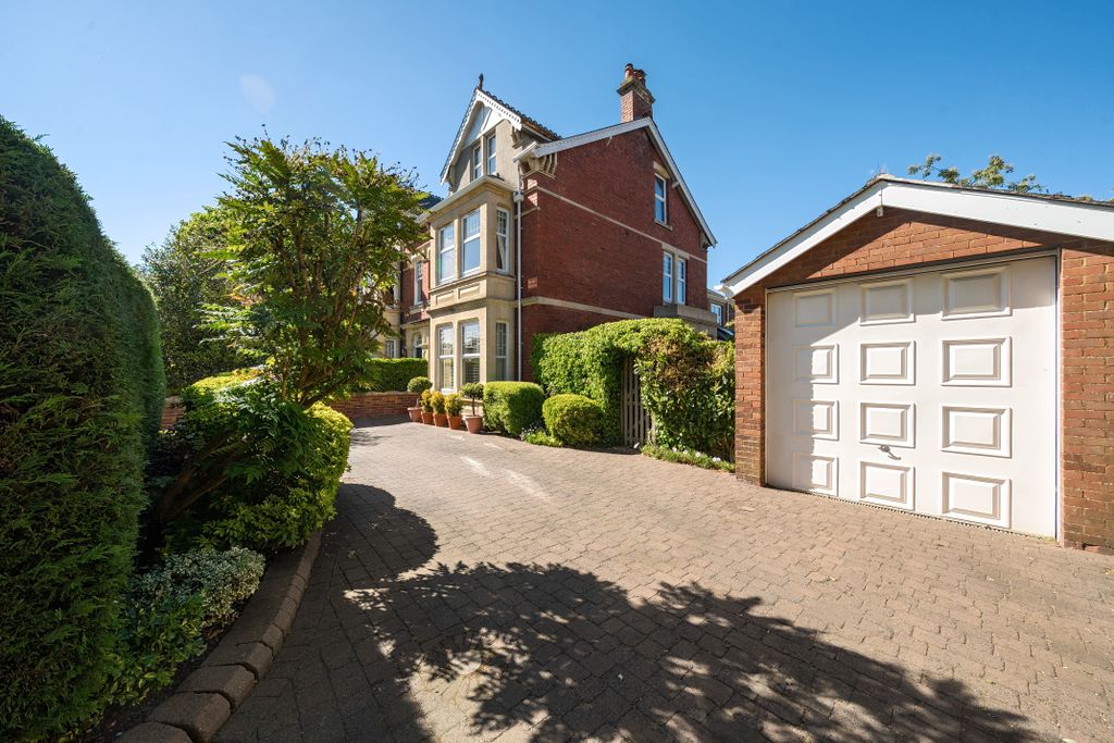 Property photo 1 of 28 2669Fa04F6795A914530224969F38d28E9372Arw126