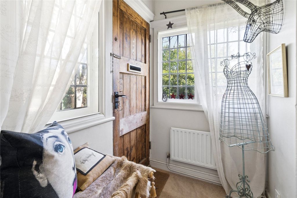 Property photo 2 of 15 Entrance Hall