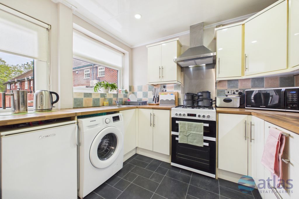 Property photo 3 of 30 Kitchen