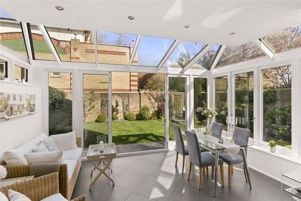 Property photo 2 of 31 Conservatory Dining