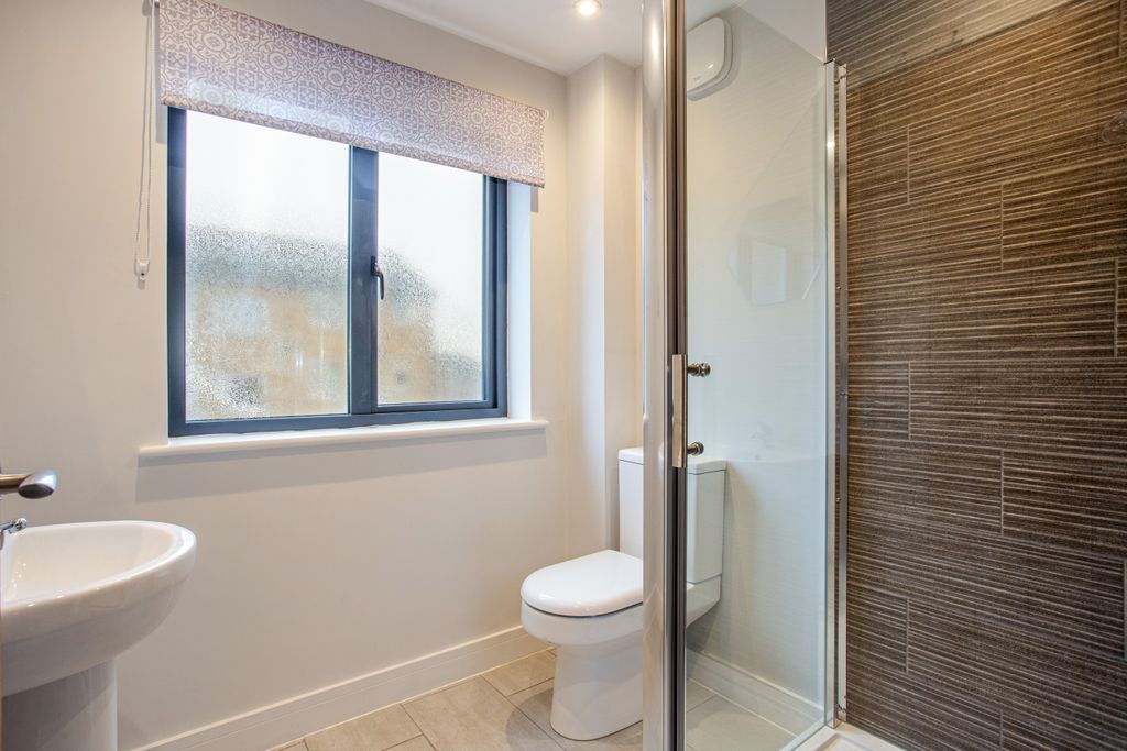 Property photo 3 of 4 Bathroom